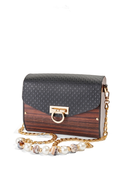 Aura Terra Black resmi