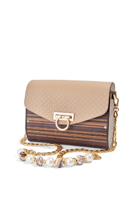 Aura Rosso Beiege resmi