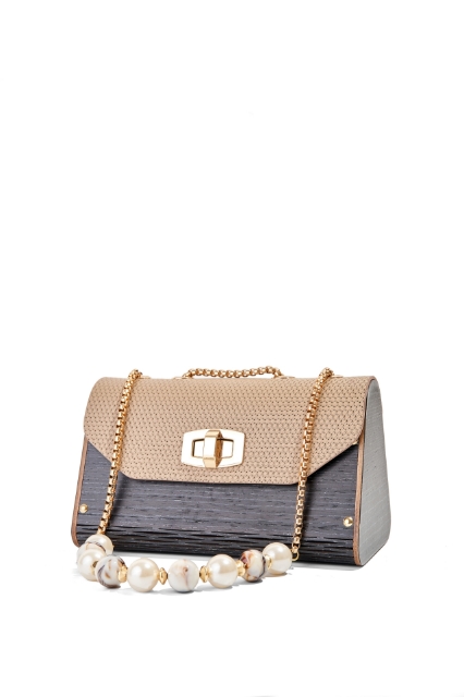 Livia Noir Beiege resmi