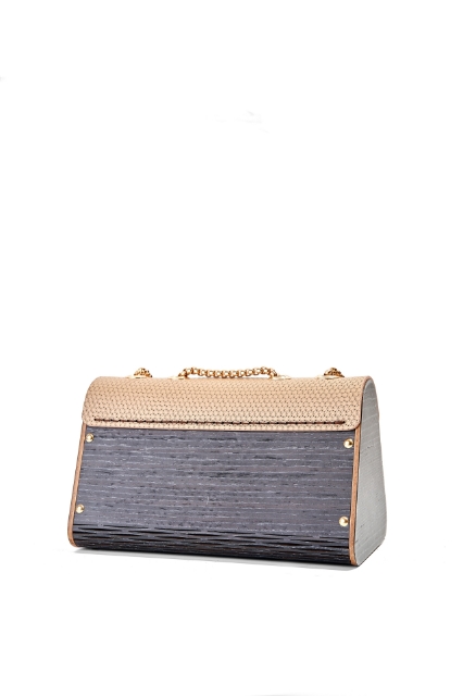 Livia Noir Beiege resmi