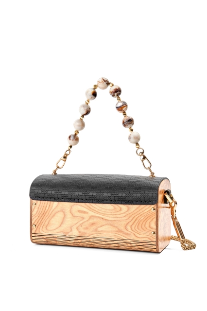 Myra Charming Black resmi