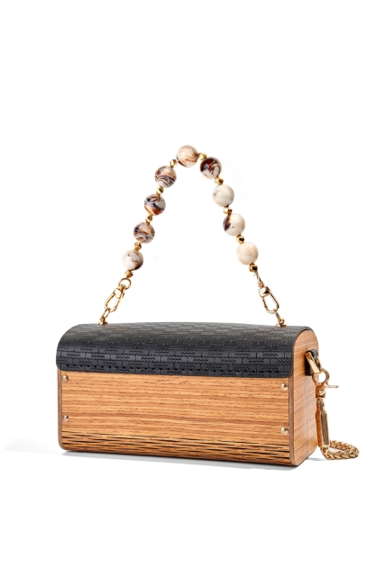 Myra Olea Black resmi