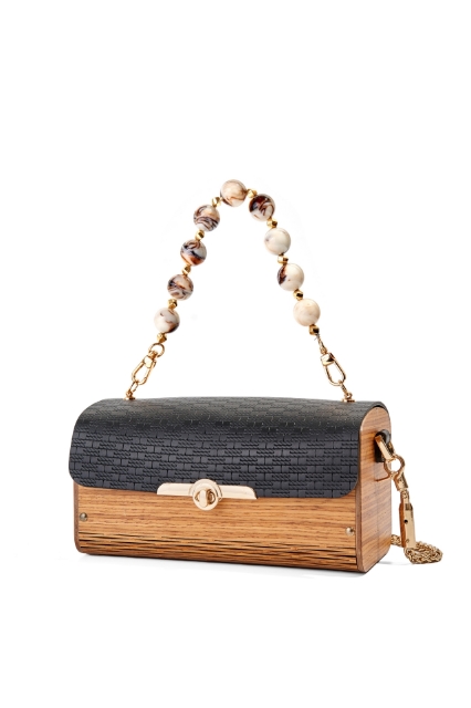 Myra Olea Black resmi