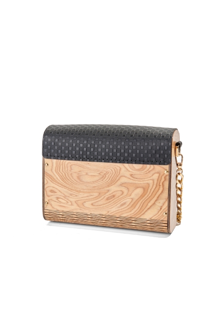 Aura Charming Black resmi