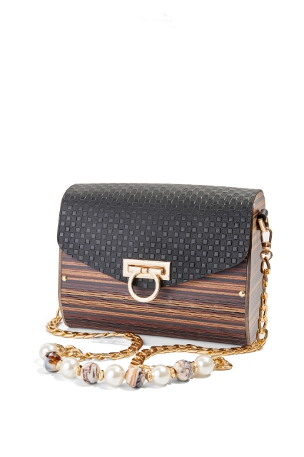 Aura Rosso Black resmi