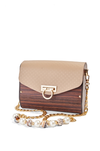 Aura Terra Beiege resmi