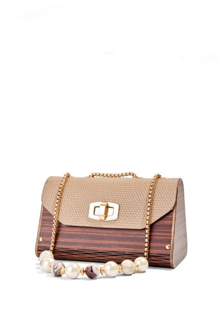 Livia Terra Beiege  resmi