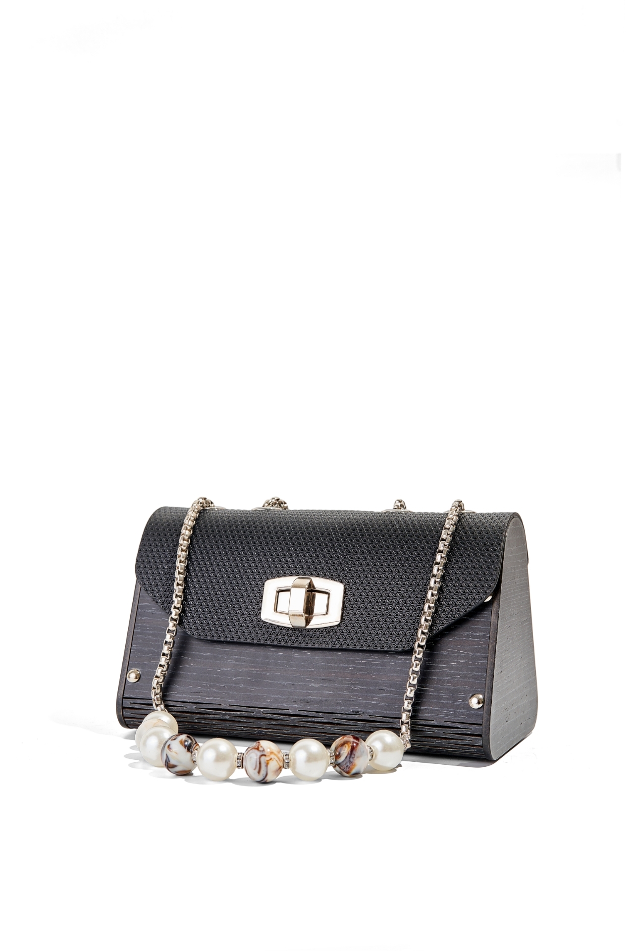 Livia Noir Black resmi