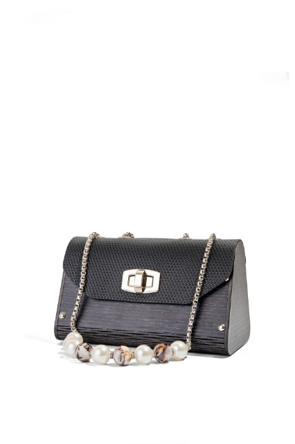 Livia Noir Black resmi