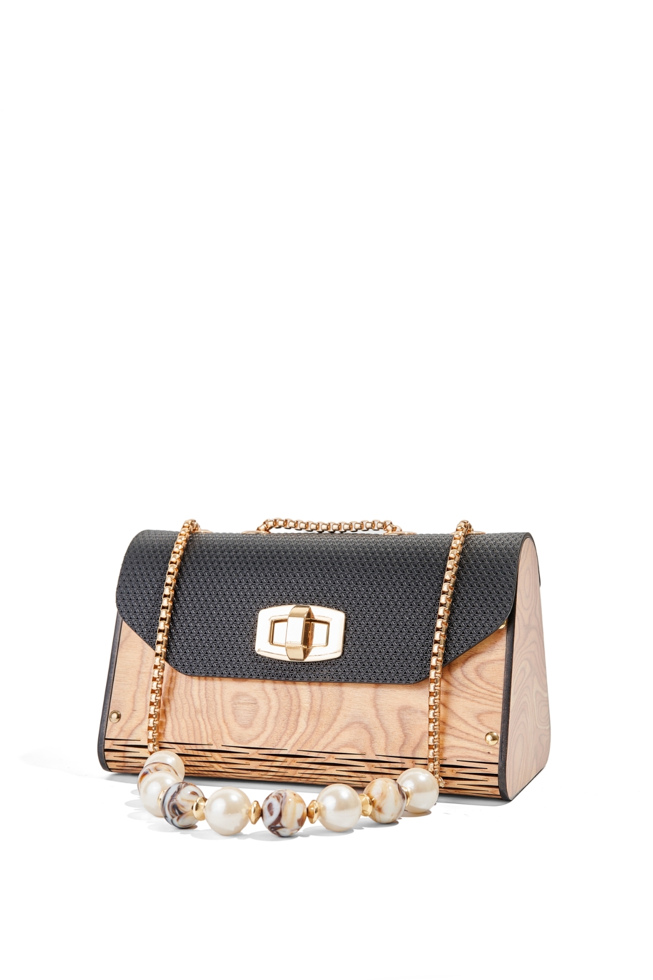 Livia Charming Black resmi