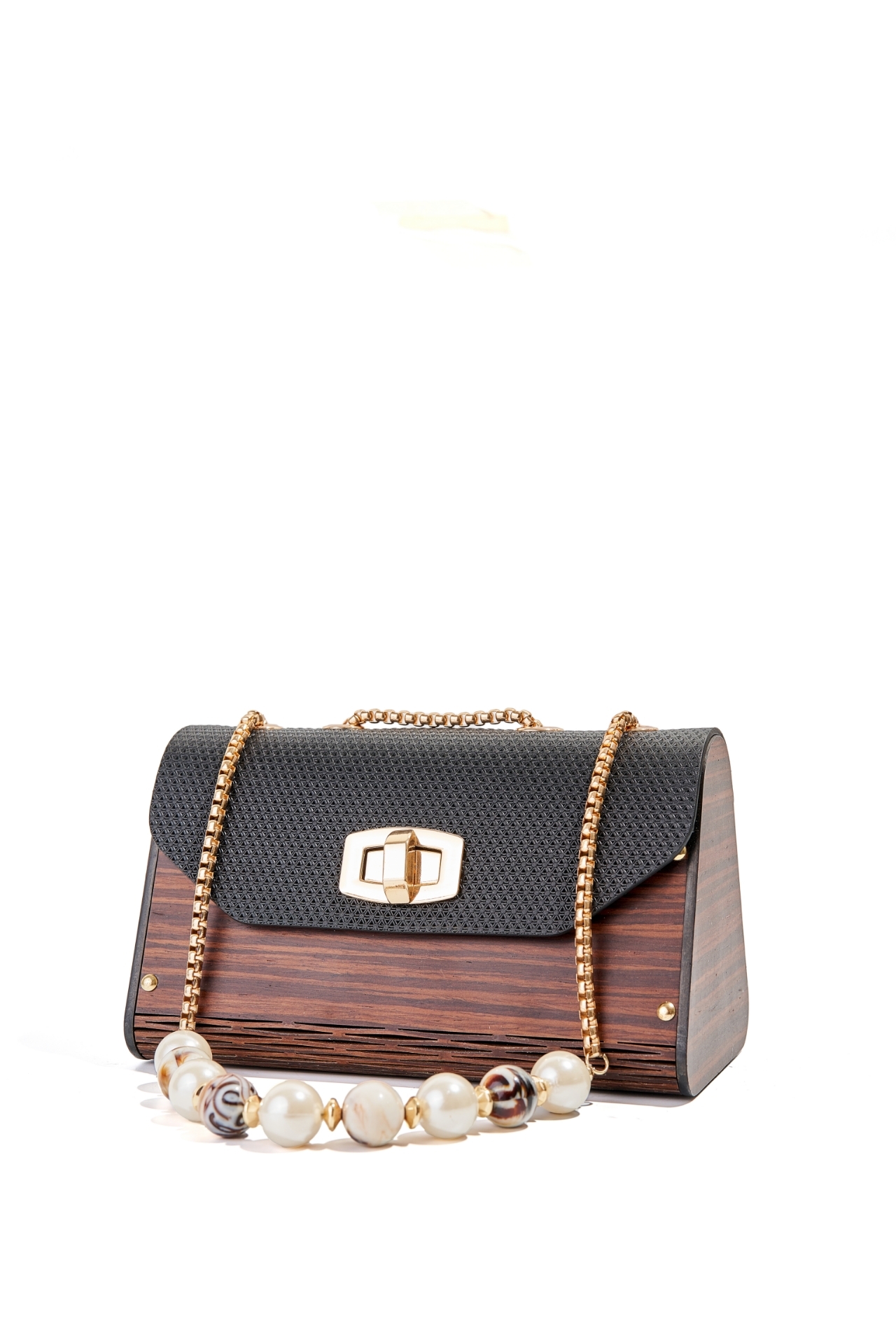 Livia Terra Black resmi