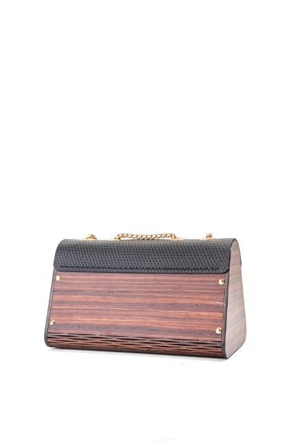 Livia Terra Black resmi