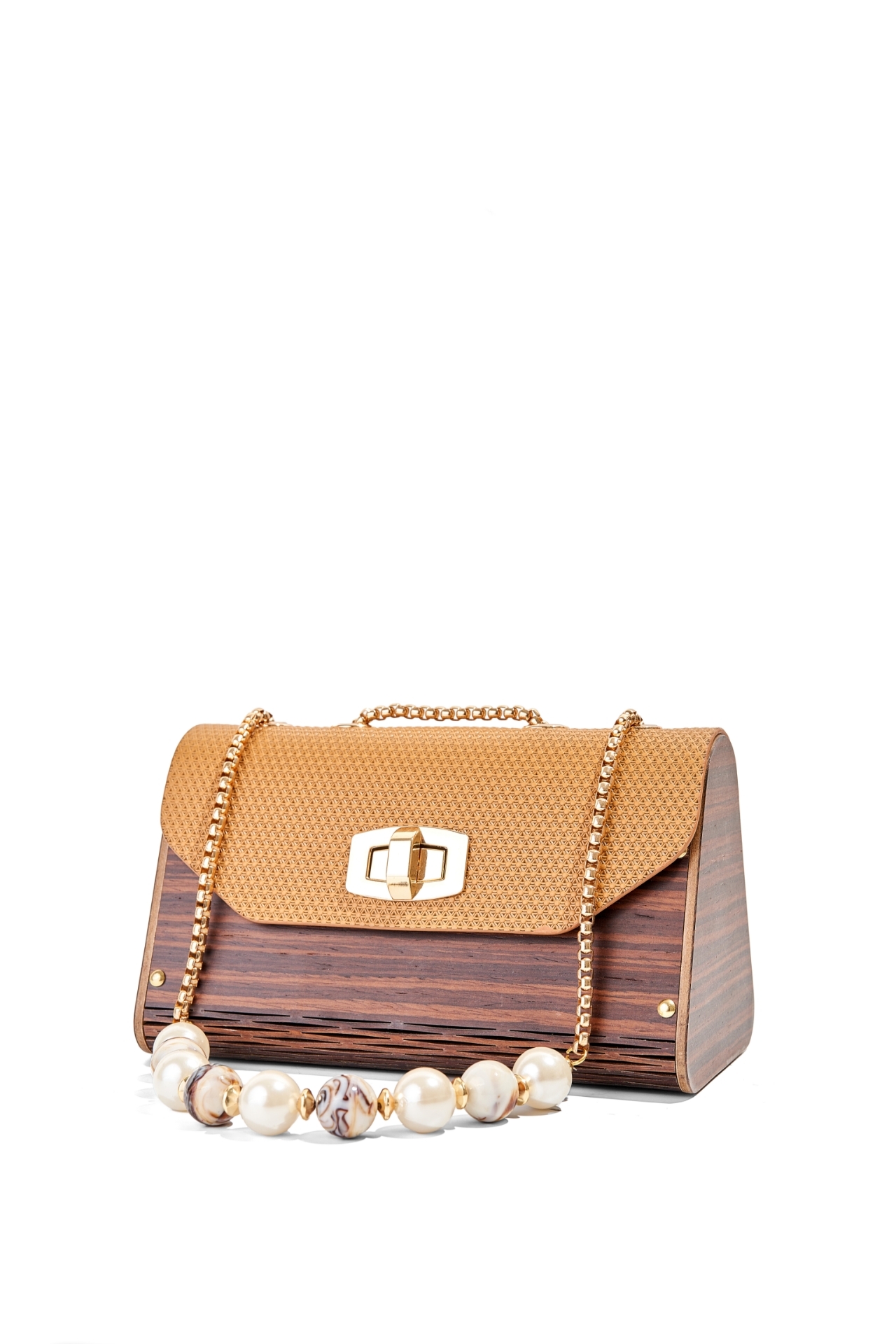 Livia Terra Taba resmi