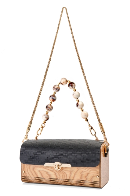 Myra Charming Black resmi