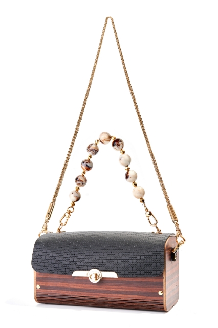 Myra Terra Black resmi