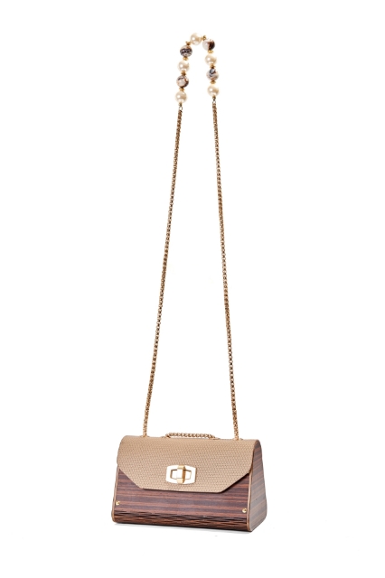 Livia Terra Beiege  resmi