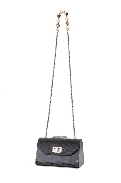 Livia Noir Black resmi