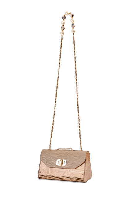 Livia Charming Beiege resmi