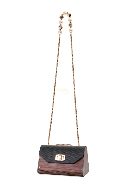 Livia Terra Black resmi