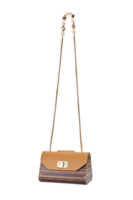 Livia Terra Taba resmi