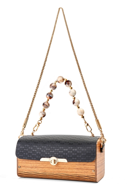 Myra Olea Black resmi