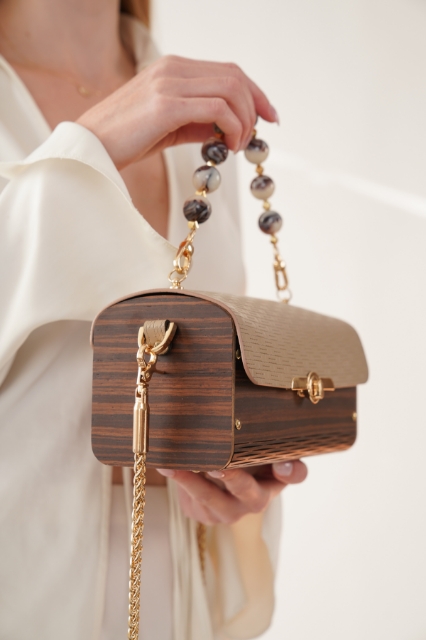 Myra Rosso Beiege resmi