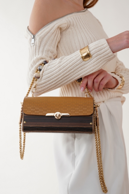 Myra Terra Taba resmi