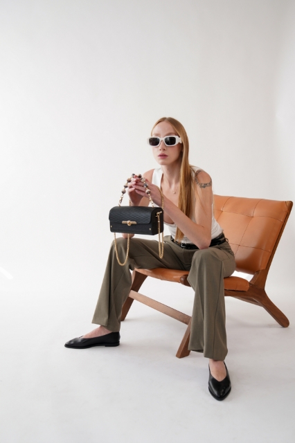 Myra Noir Black resmi