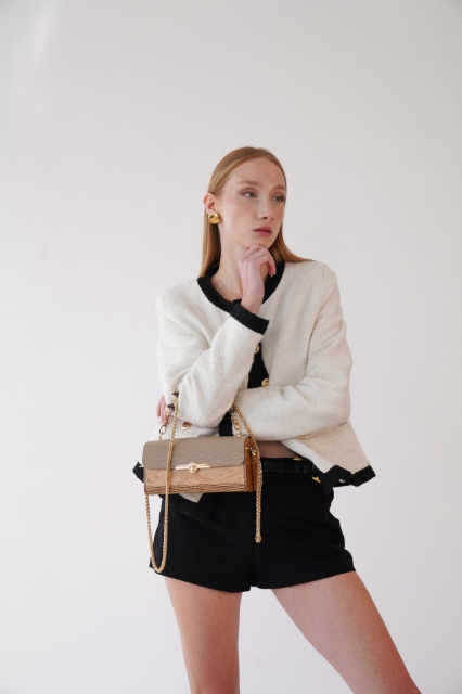 Myra Charming Beiege resmi