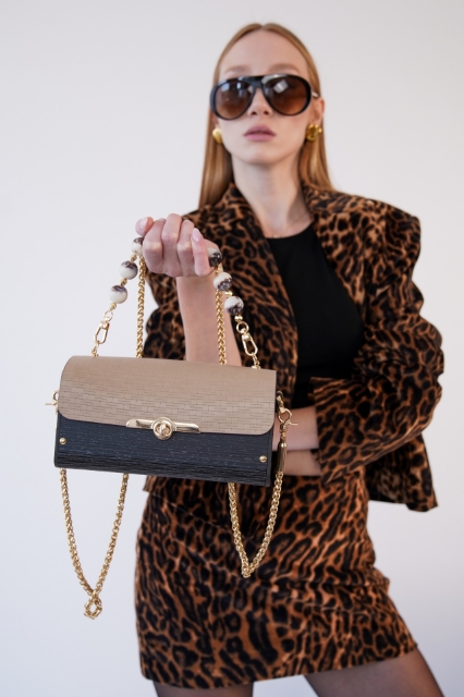 Myra Noir Beiege resmi