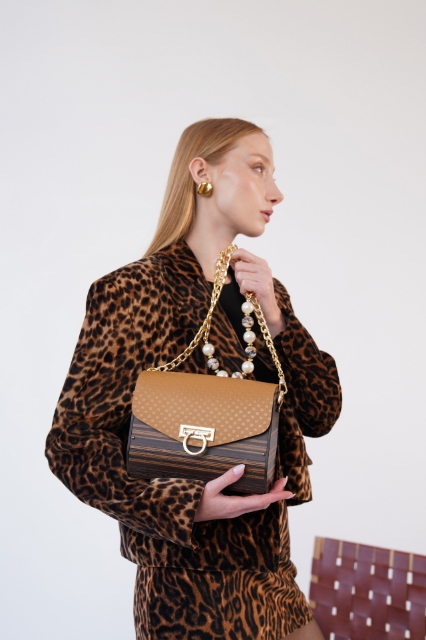 Aura Rosso Taba resmi