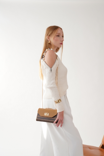 Livia Terra Beiege  resmi