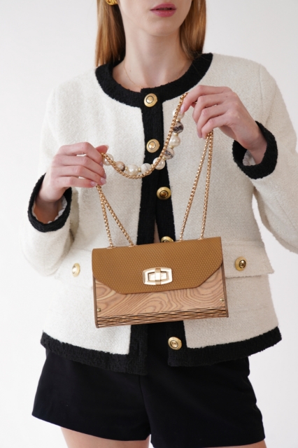 Livia Charming Taba resmi