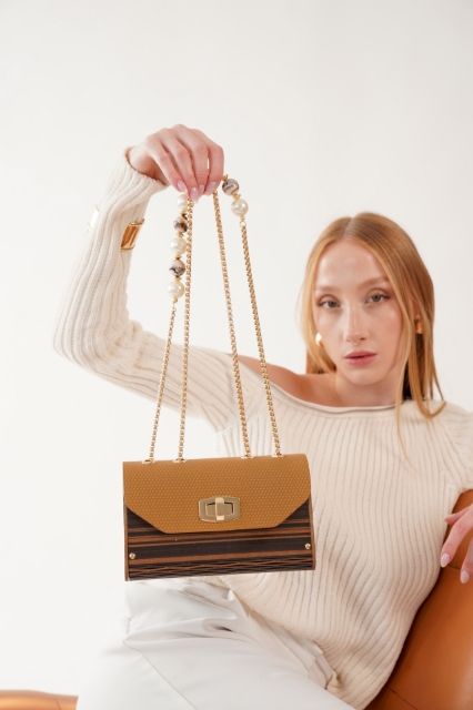 Livia Terra Taba resmi