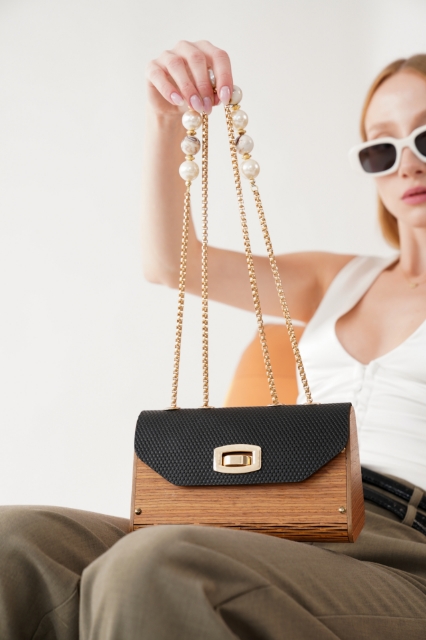 Livia Olea Black resmi