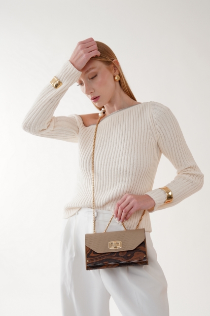 Livia Noir Beiege resmi